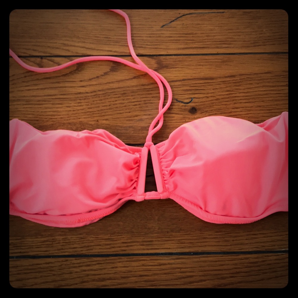 Tie closure bikini top